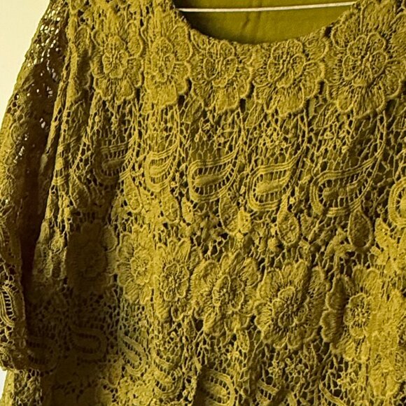 women's top - Picture 3 of 4